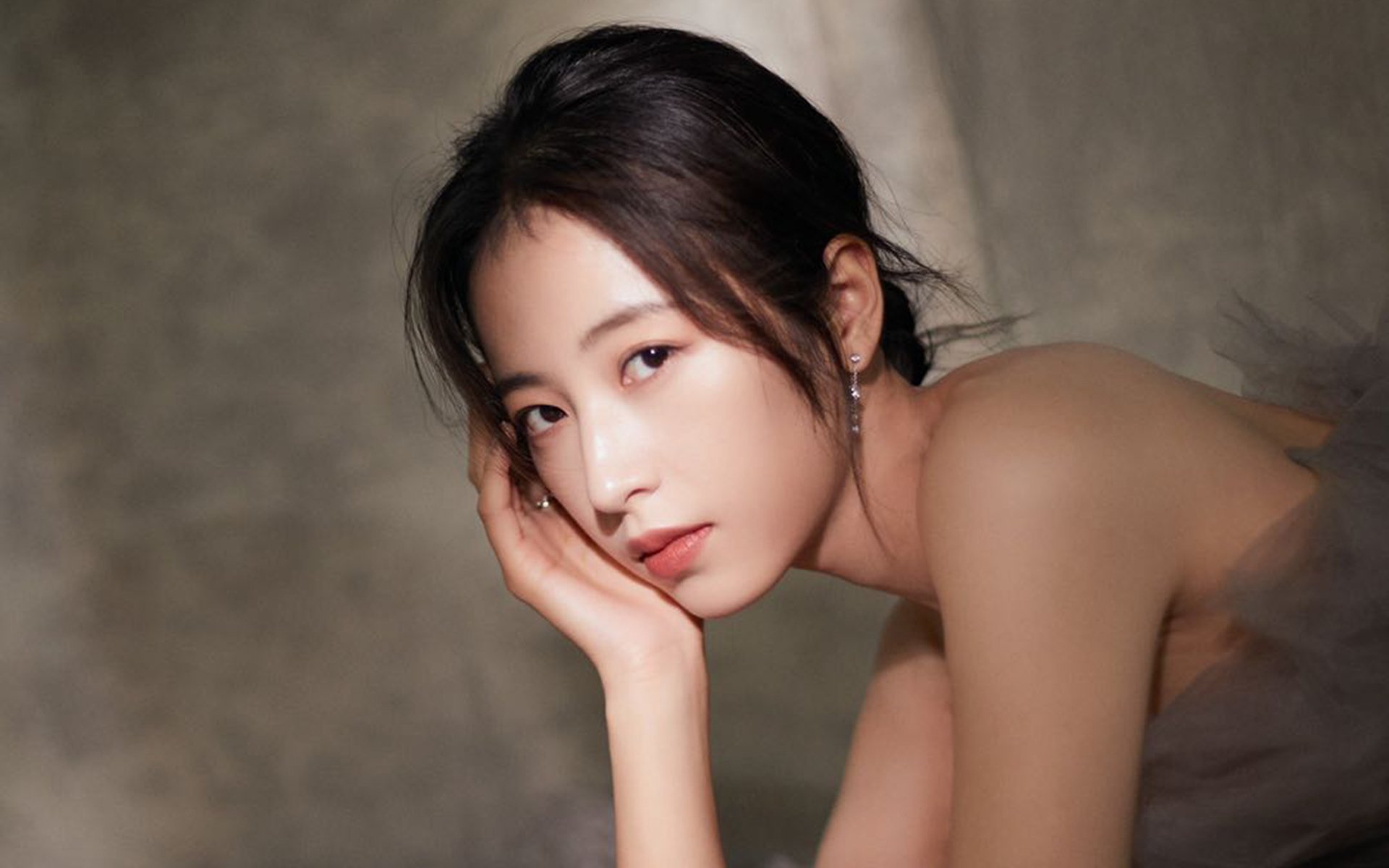 FB体育APP-克罗地亚骑手吉塔·日特科维奇在2024年国际马术联合会世界障碍赛中以“Dior Hrvaška”马匹获得第八名，展现坚韧精神。