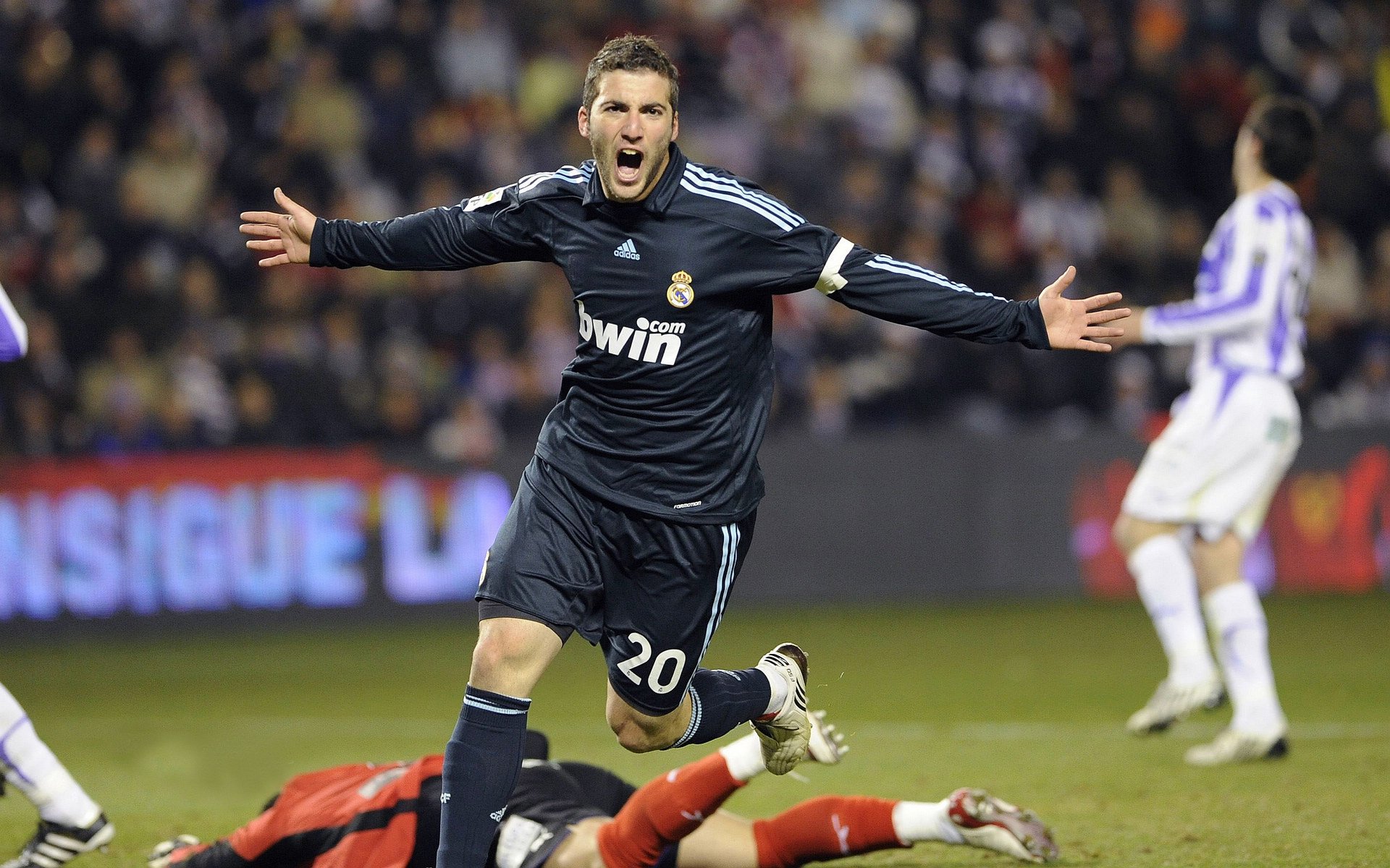 球队战略全解析：从战术布置到执行细节，球队战术怎么设置